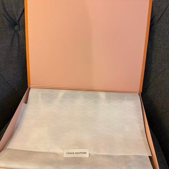 Louis Vuitton Flight Mode Wool Medallion Stole/Scarf M79212, Black and White - Picture 3 of 4